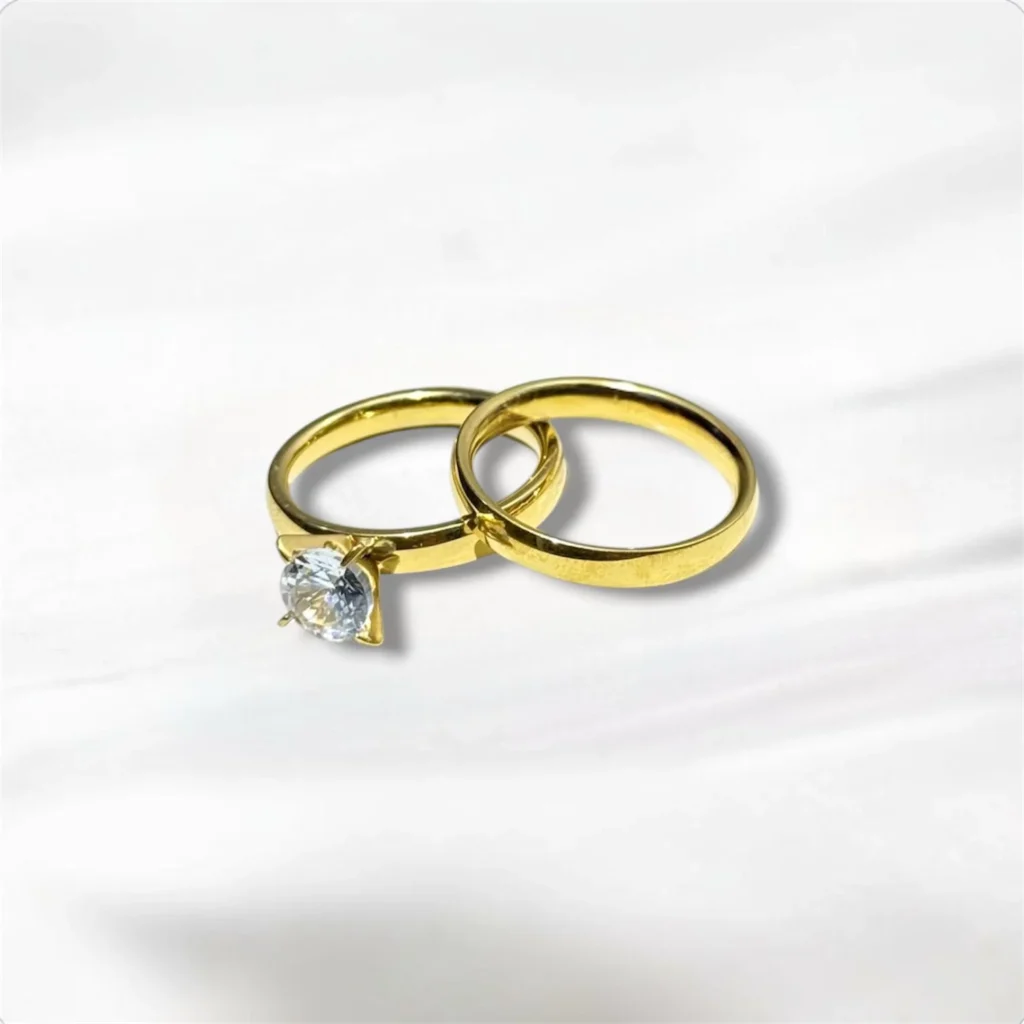 Caja de 36 Anillos de Compromiso Solitario Dorado