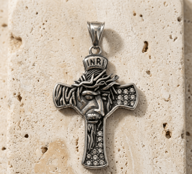 Colgante Cruz de Acero Envejecido Rostro de Jesús