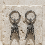 Aretes de Argolla con Dije de Calavera de Cabra Punk Gótico