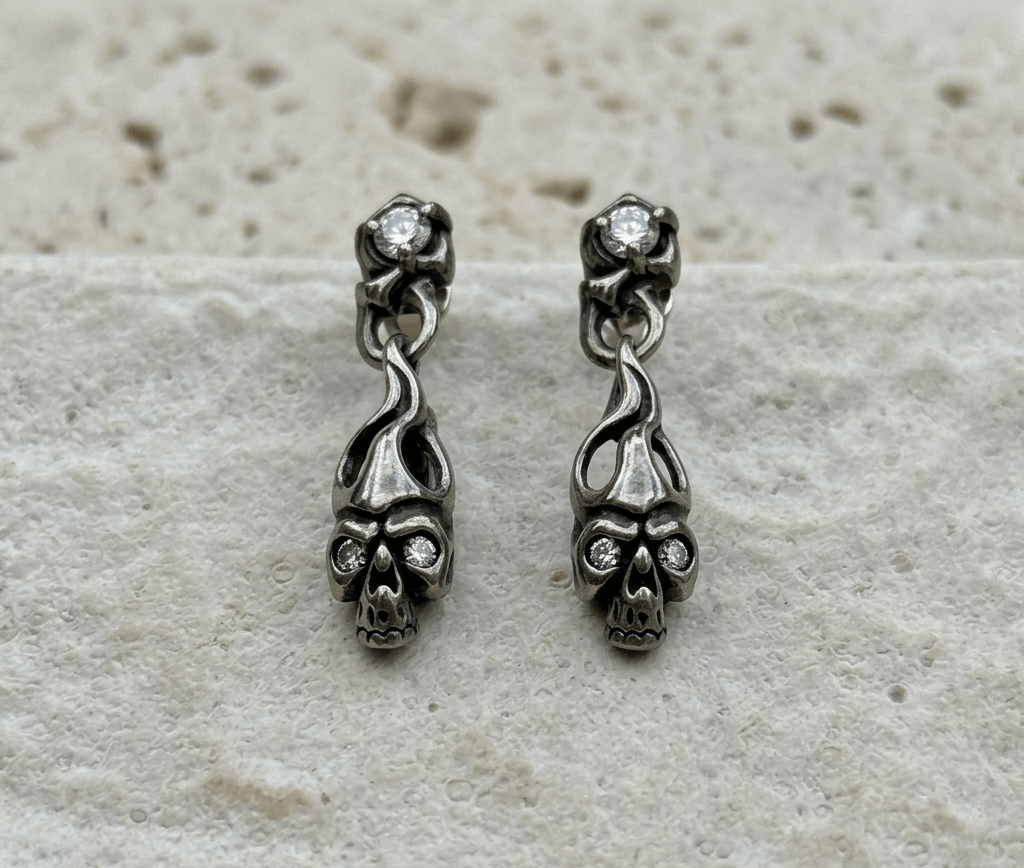 Aros Colgantes Punk Rock de Calaveras en Llamas con Cristales