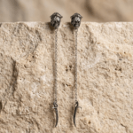 Aros Colgantes de Calavera Pirata y Espada Cimitarra