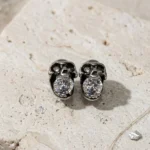 Aros de Calavera Gótica con Circonia Cúbica