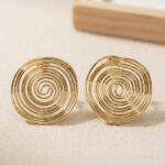 Pendientes de Botón con Espiral Dorada