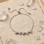 Pulsera Ajustable de Corazones Brillantes con Baño de Rodio