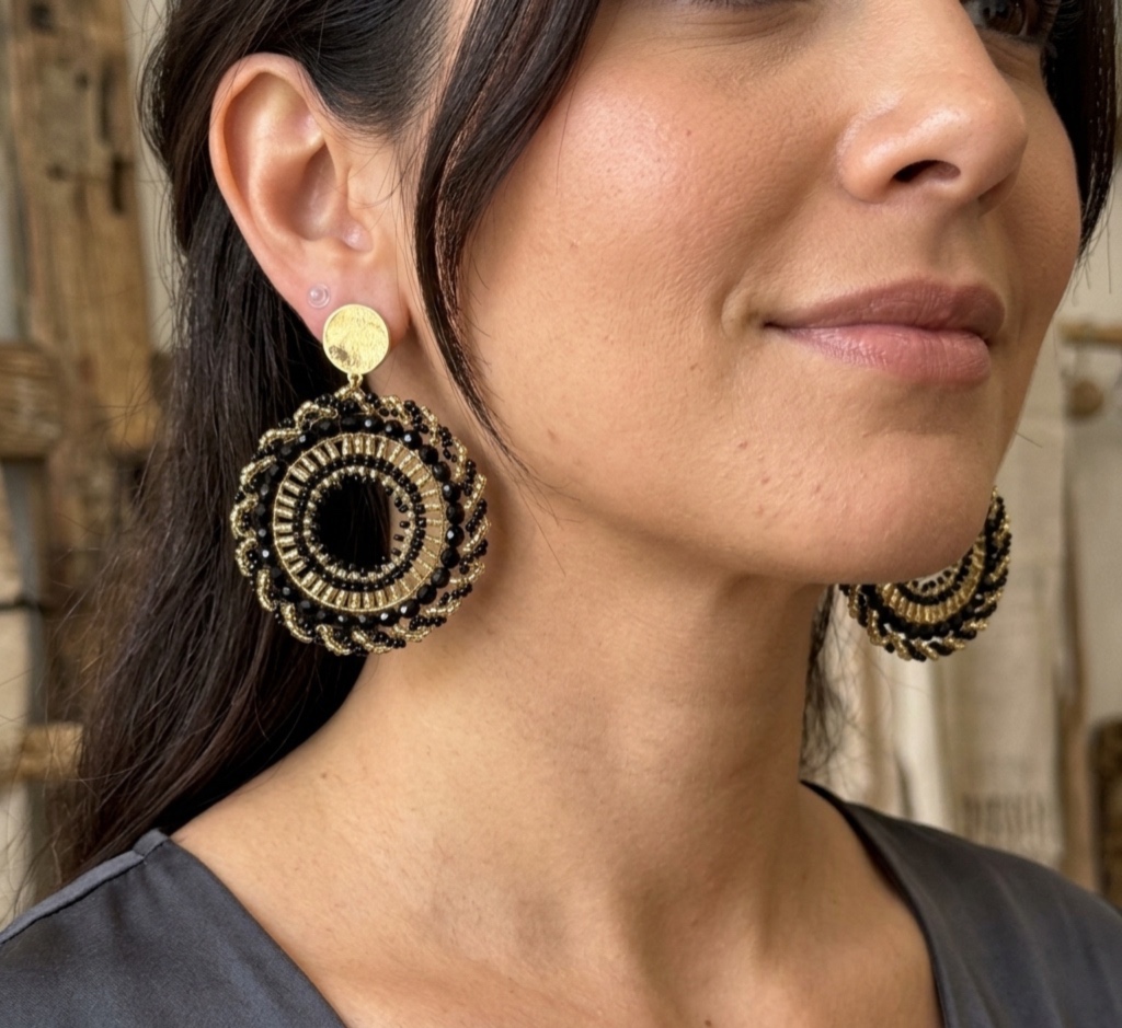 Maxi Aros Circulares Miyuki – Negro Absoluto y Destellos Dorados