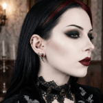 Aros de Garra Gótica con Cristal Rojo Carmesí