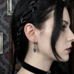 Aros Colgantes Punk Rock de Calaveras en Llamas con Cristales