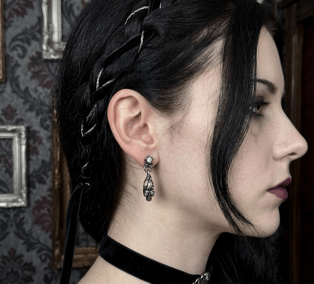 Aros Colgantes Punk Rock de Calaveras en Llamas con Cristales