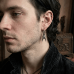 Aretes de Argolla con Dije de Calavera de Cabra Punk Gótico