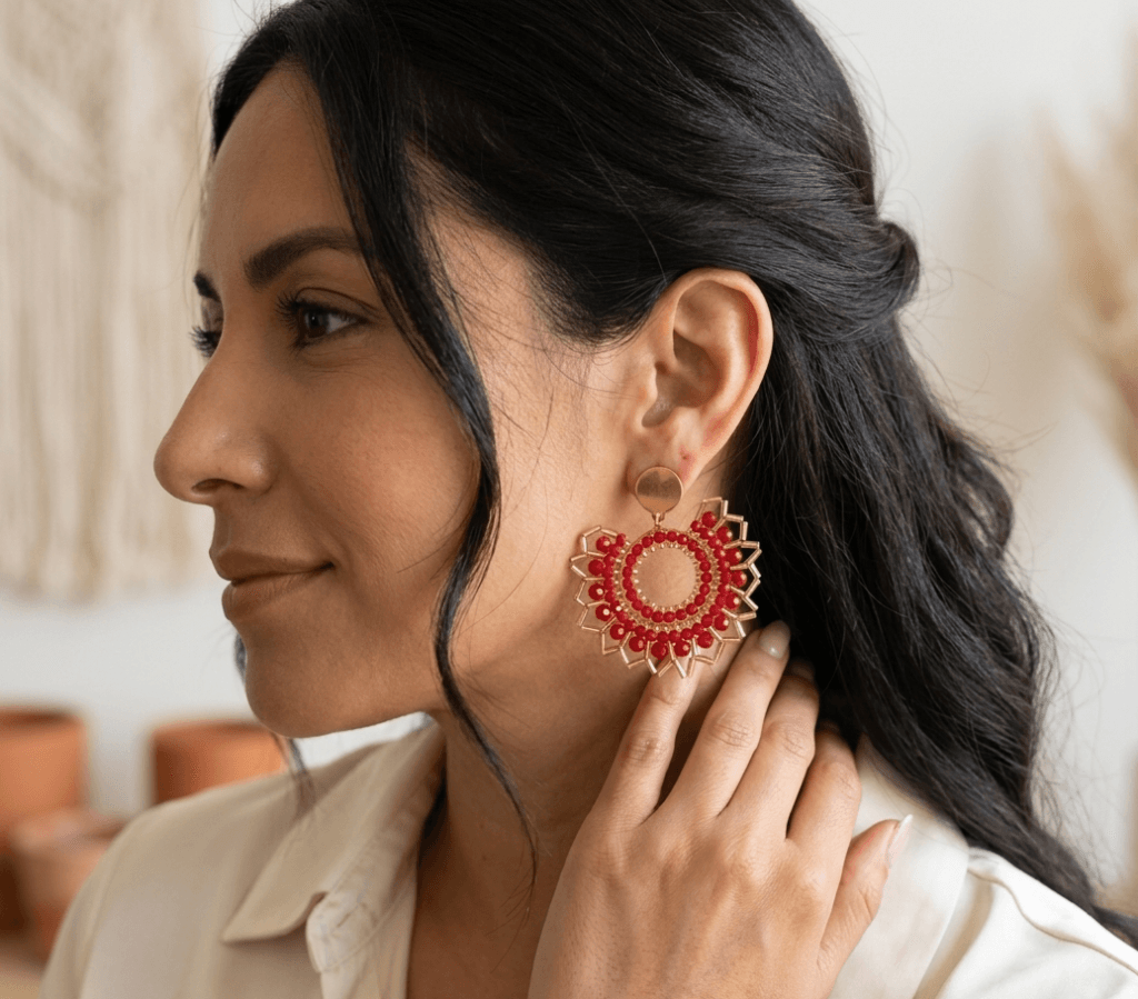 Aros Miyuki  Sol de Mandala con Detalles de Cristales Facetados.