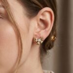 Aros Stud Coquette Lazo Dorado con Circones Premium
