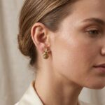 Aros Ocean Charm – Estrella de Mar y Concha Texturizada en Tono Dorado