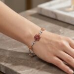 Pulsera de Plateada con Diseño Enredadera con Flores de Cristales