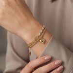 Pulsera de Cadena Doble con Dije de Corazón Inflado y Circonias Baguette