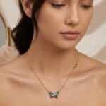 Collar Cadena de Mariposa con Cristal Tornasolado