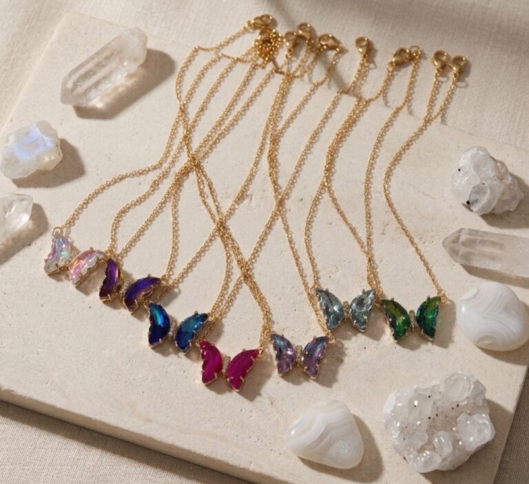 Collar Cadena de Mariposa con Cristal Tornasolado