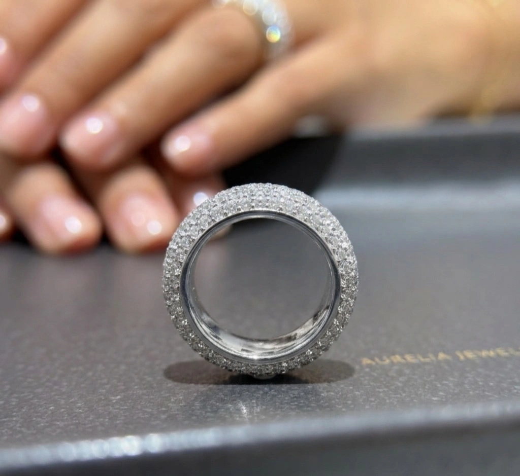 Caja de 36 Anillos Plateado Con Circonitas